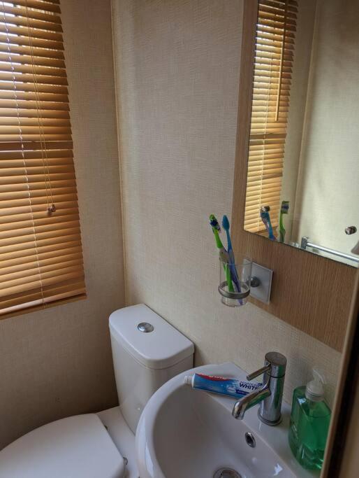 6 Berth Holiday Home On Ocean Edge Near Morecambe ヘイシャム エクステリア 写真